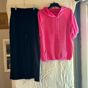 NWT ribbed wide leg cropped set in size medium.